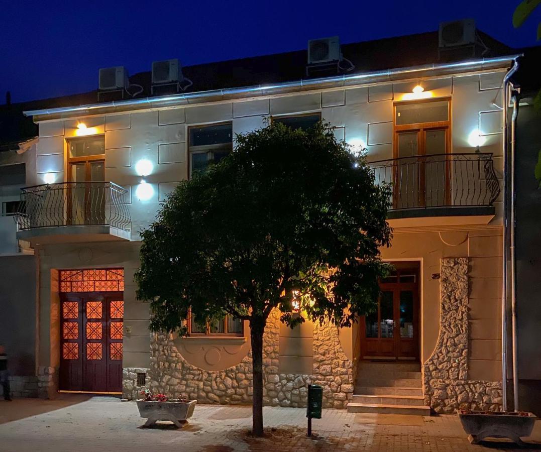 Holiday Apartmanház Harkány Exterior foto