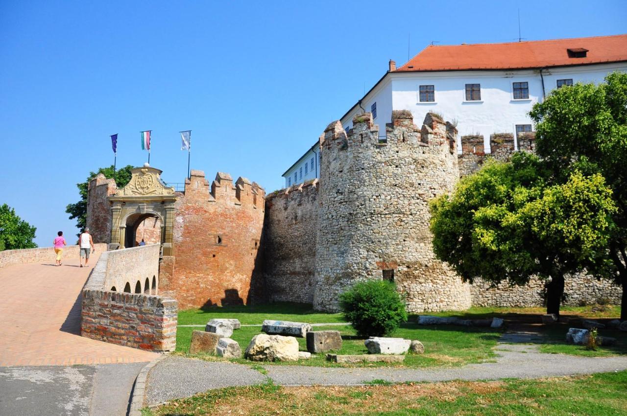 Holiday Apartmanház Harkány Exterior foto