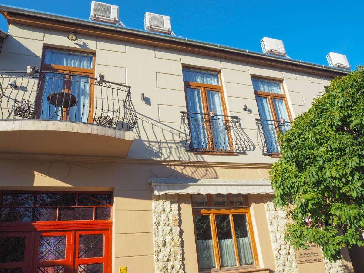 Holiday Apartmanház Harkány Exterior foto